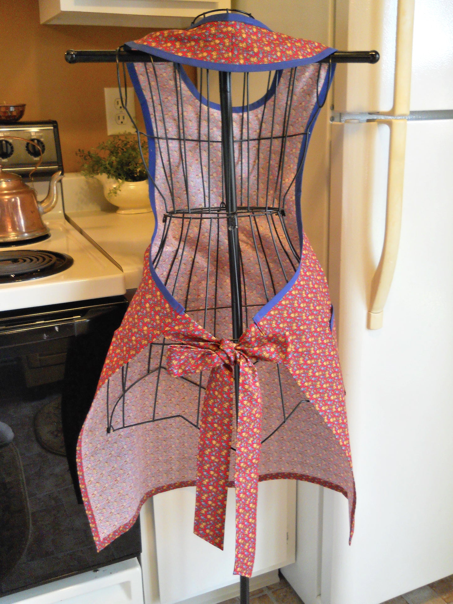 Grandma Style Old Fashioned Full Apron in Dark Red Floral in Large
