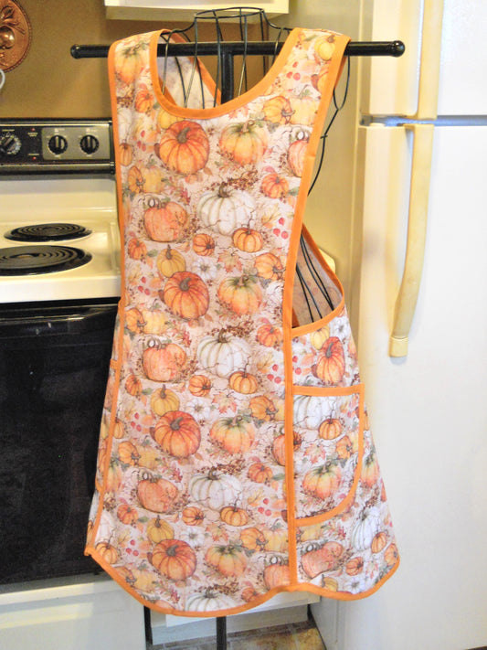 Old Fashioned Women's Crossover Apron with Pumpkins in Medium