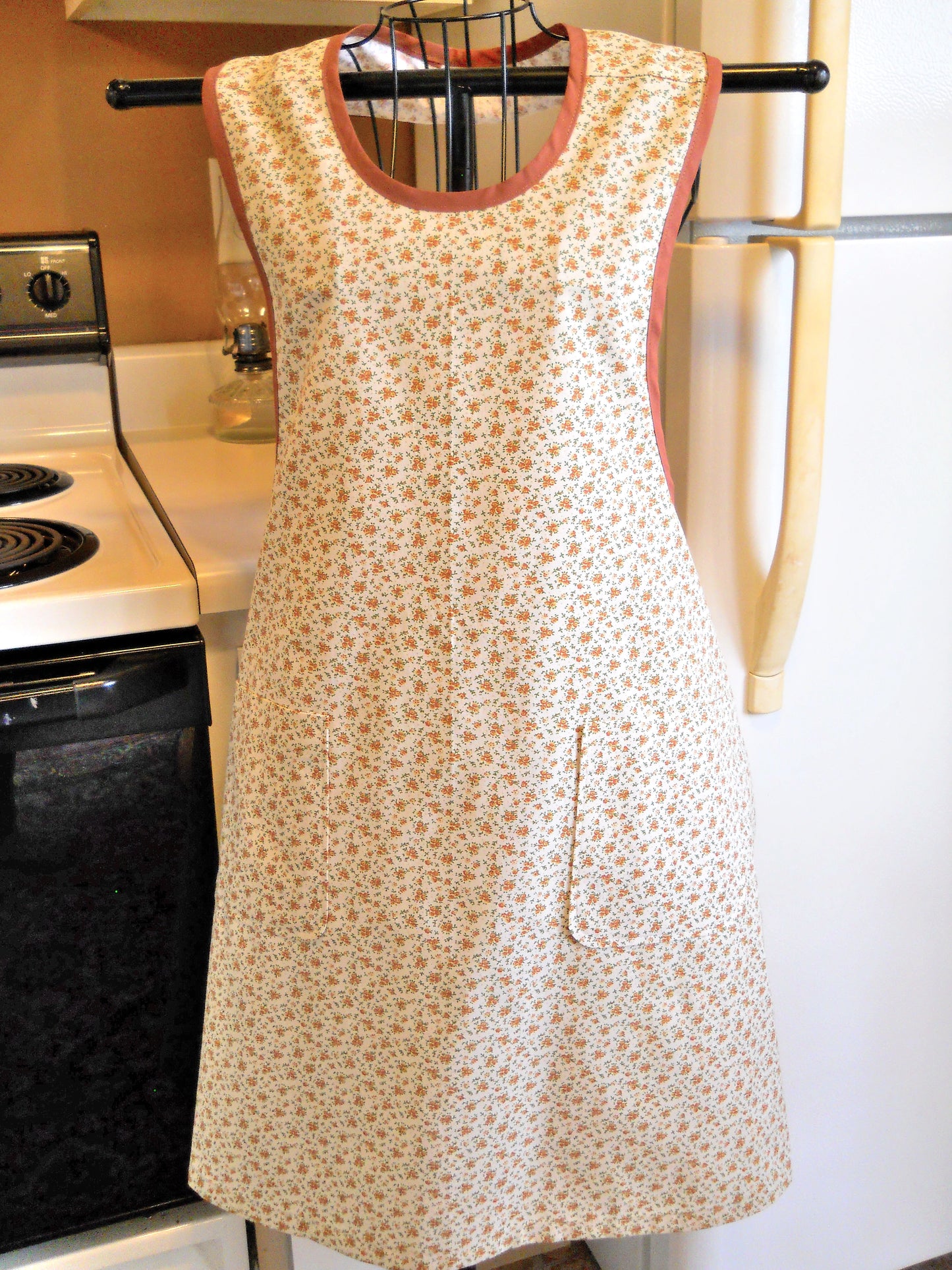 Grandma Style Old Fashioned Full Apron in a Warm Brown Floral in XL