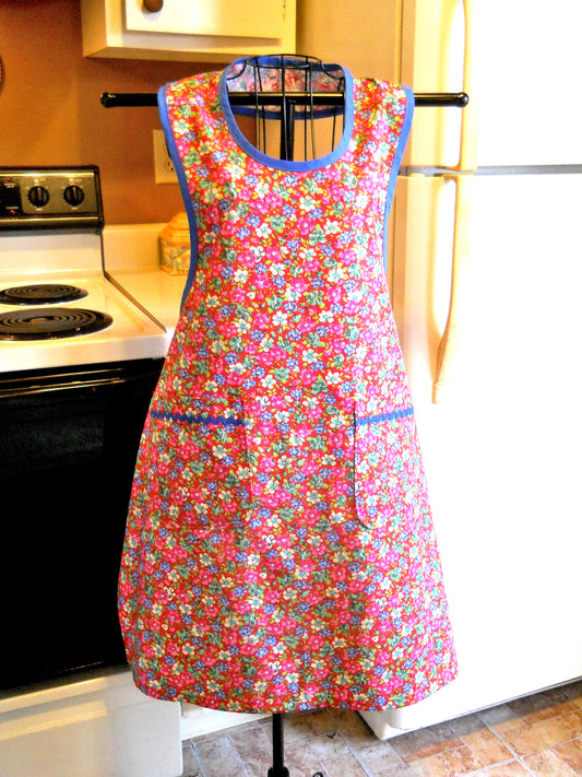 Grandma Old Fashioned Handmade Apron in Red Floral size XL
