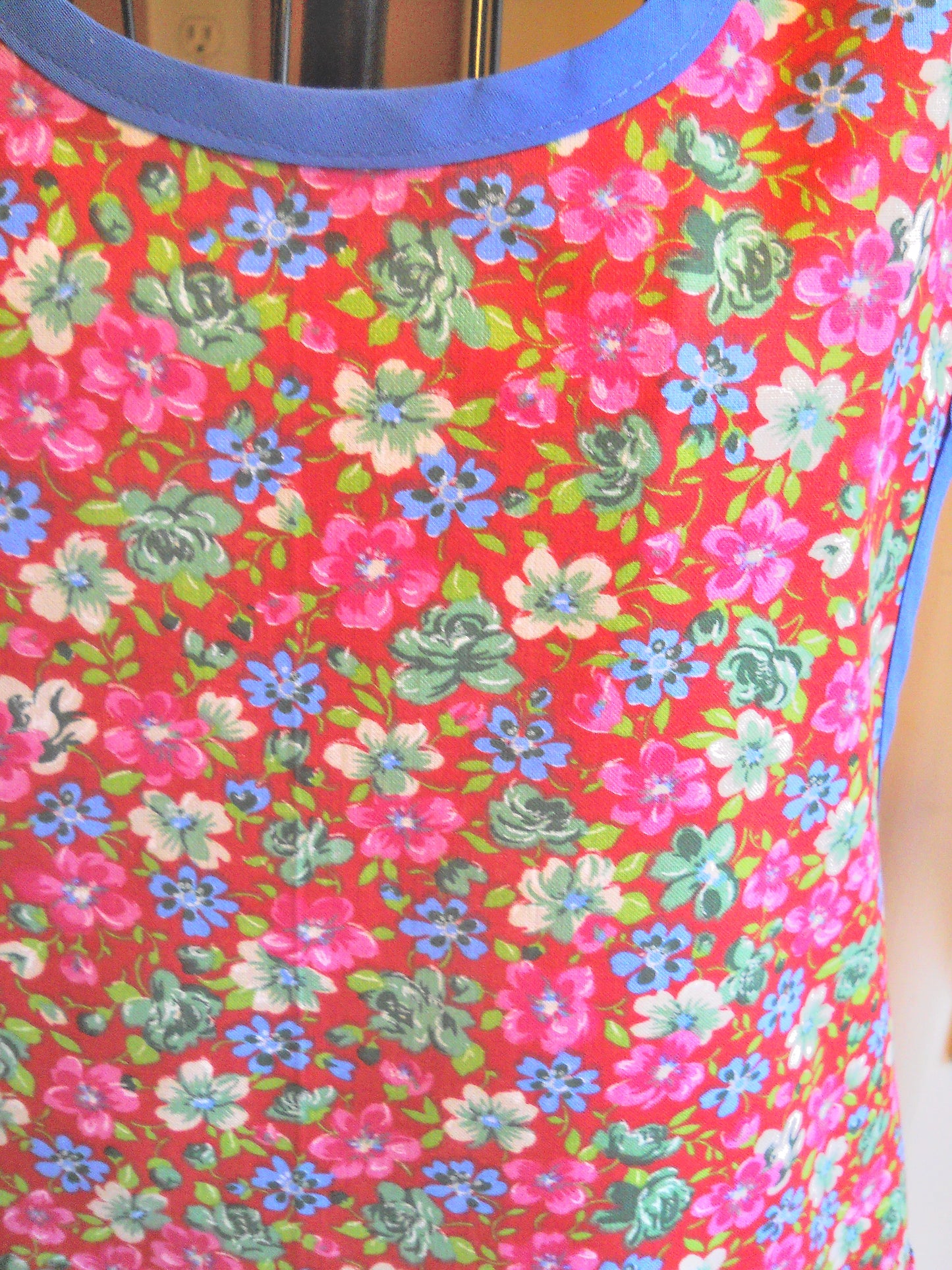 Grandma Old Fashioned Handmade Apron in Red Floral size XL