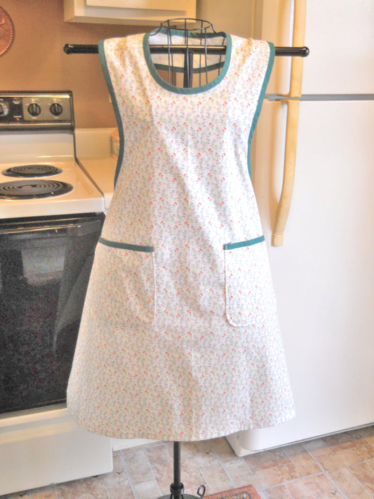 Women's Old Fashioned Full Apron in Ivory and Green size Medium