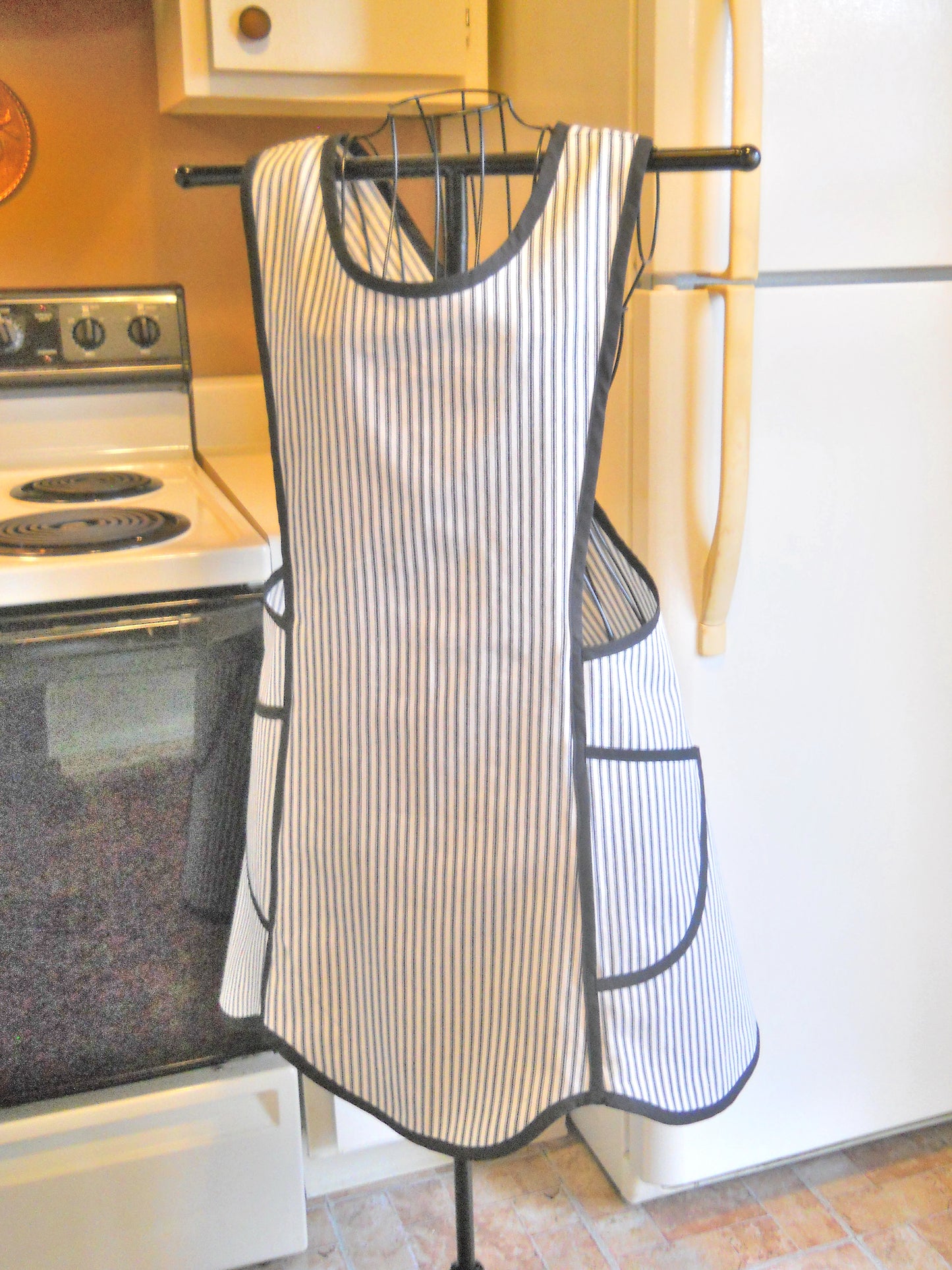 Grandma Crossover No Tie Apron in Black and White Mattress Ticking size Large