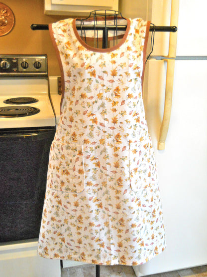 Women's Old Fashioned Leaves Full Apron in size Medium