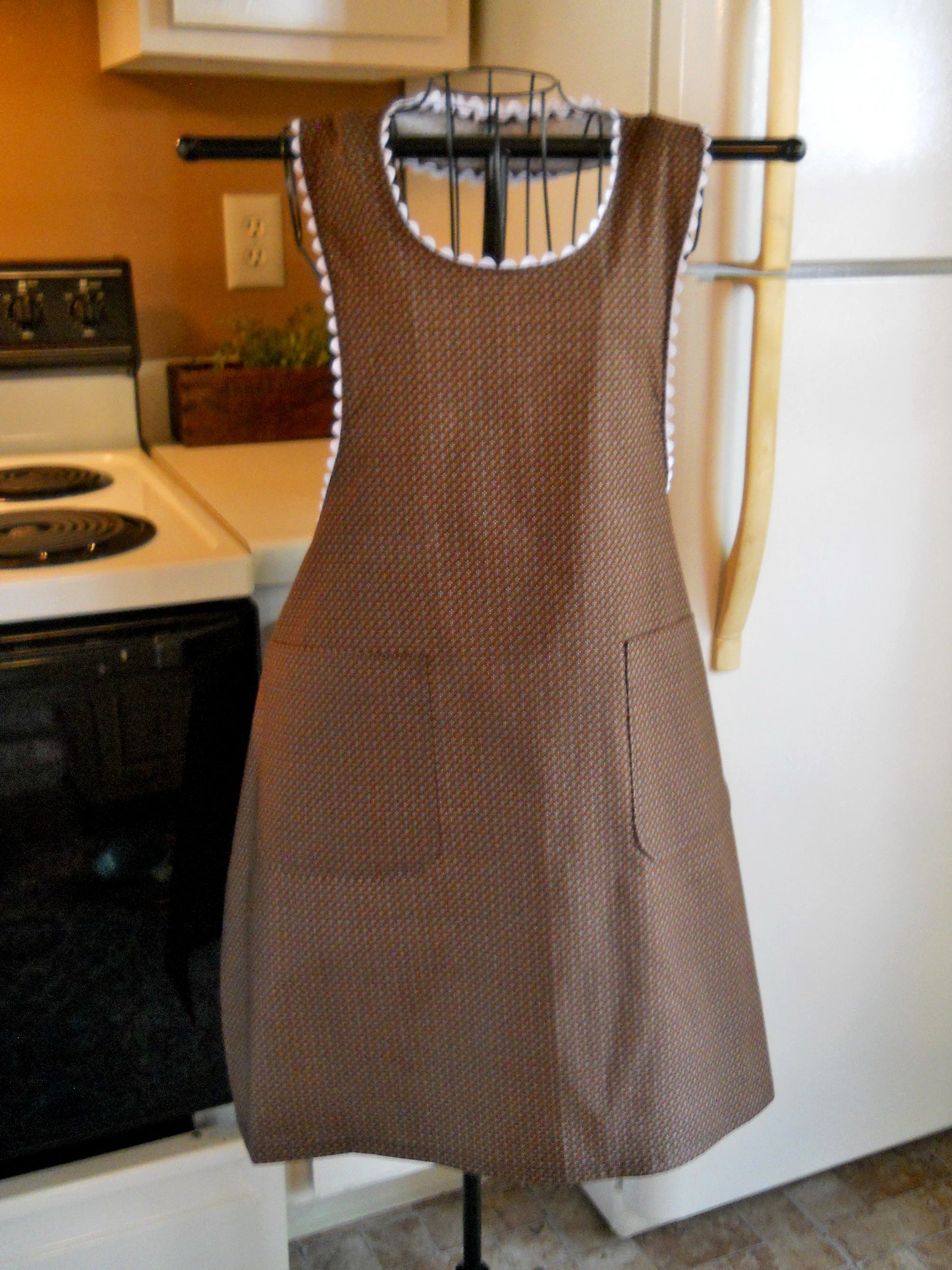 American Gothic Style Old Fashioned Full Apron in Brown Floral size Small Medium XL
