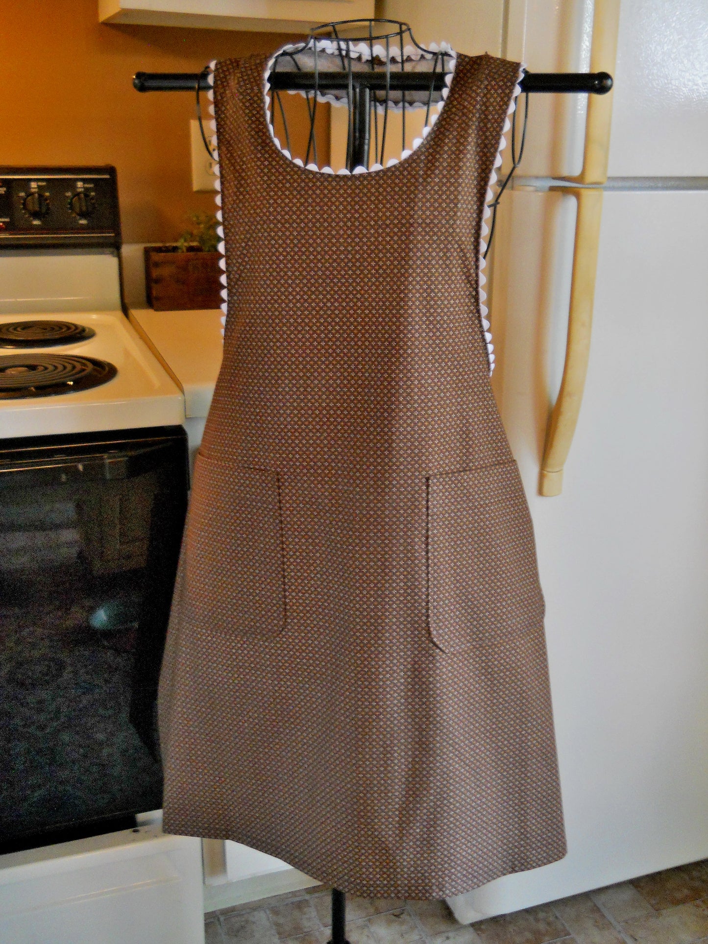 American Gothic Style Old Fashioned Full Apron in Brown Floral size Small Medium XL
