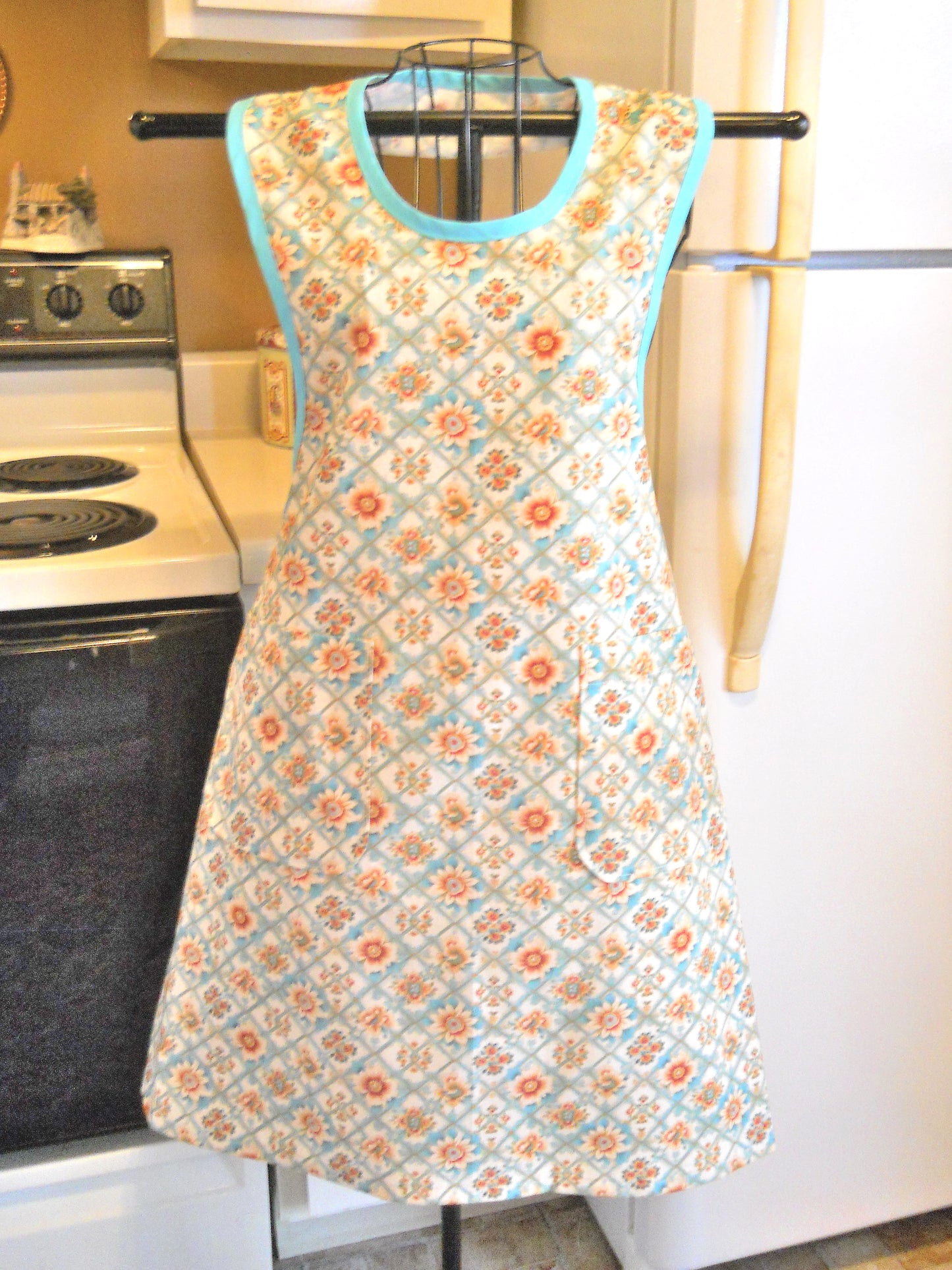Grandma Vintage Style Full Apron in Teal and Orange Floral size Small
