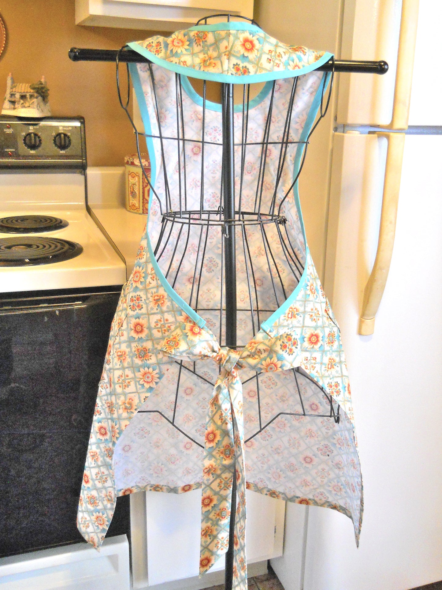 Grandma Vintage Style Full Apron in Teal and Orange Floral size Small