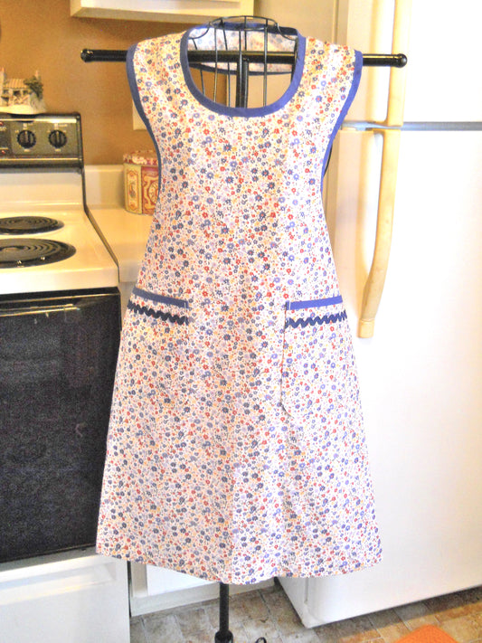 Old Fashioned Full Apron with a Blue Red and Yellow Floral size XL