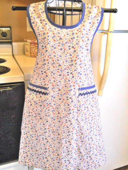 Old Fashioned Full Apron with a Blue Red and Yellow Floral size XL