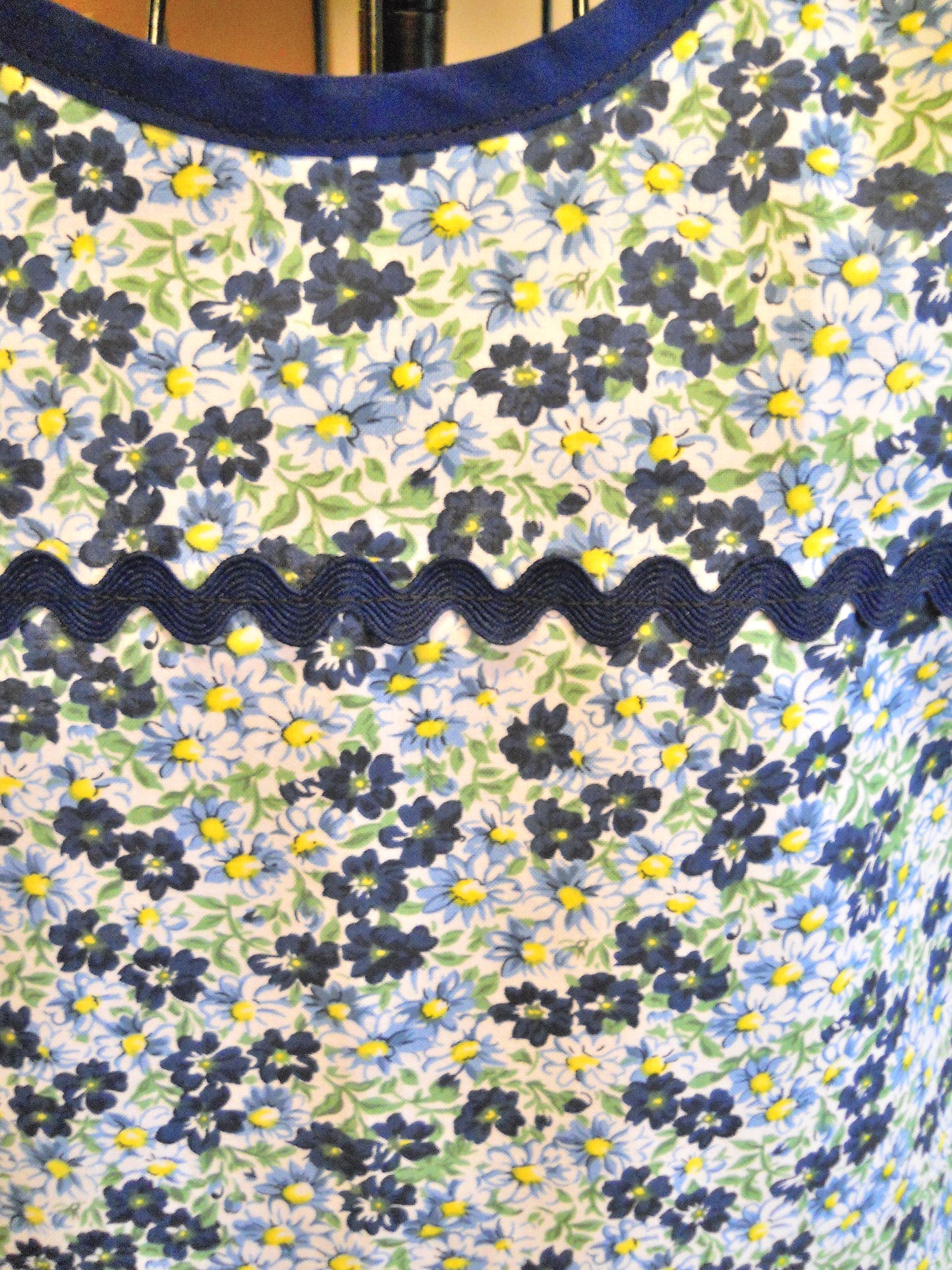 Old Fashioned Grandma Style Apron in Navy Blue Floral size XL