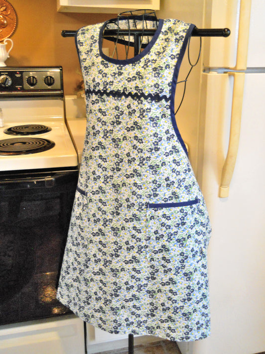 Old Fashioned Grandma Style Apron in Navy Blue Floral size XL
