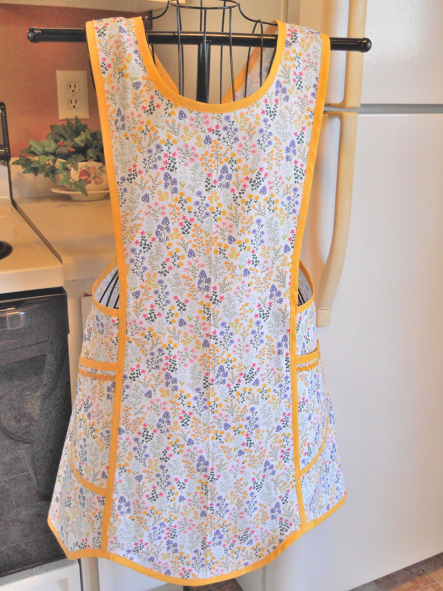 Grandma Style Old Fashioned Crossover No Tie Apron with Wildflowers in Medium