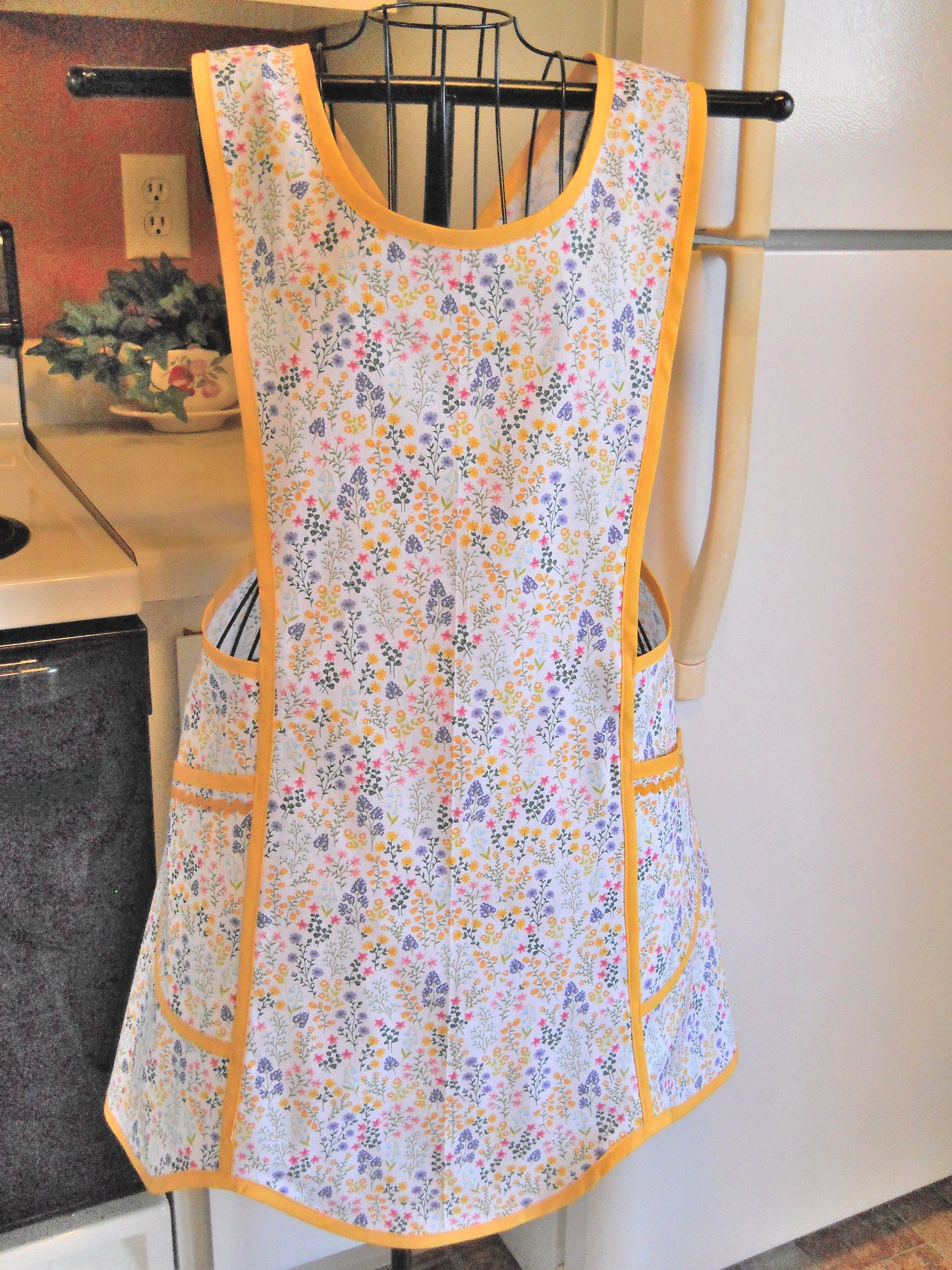 Grandma Style Old Fashioned Crossover No Tie Apron with Wildflowers in Medium