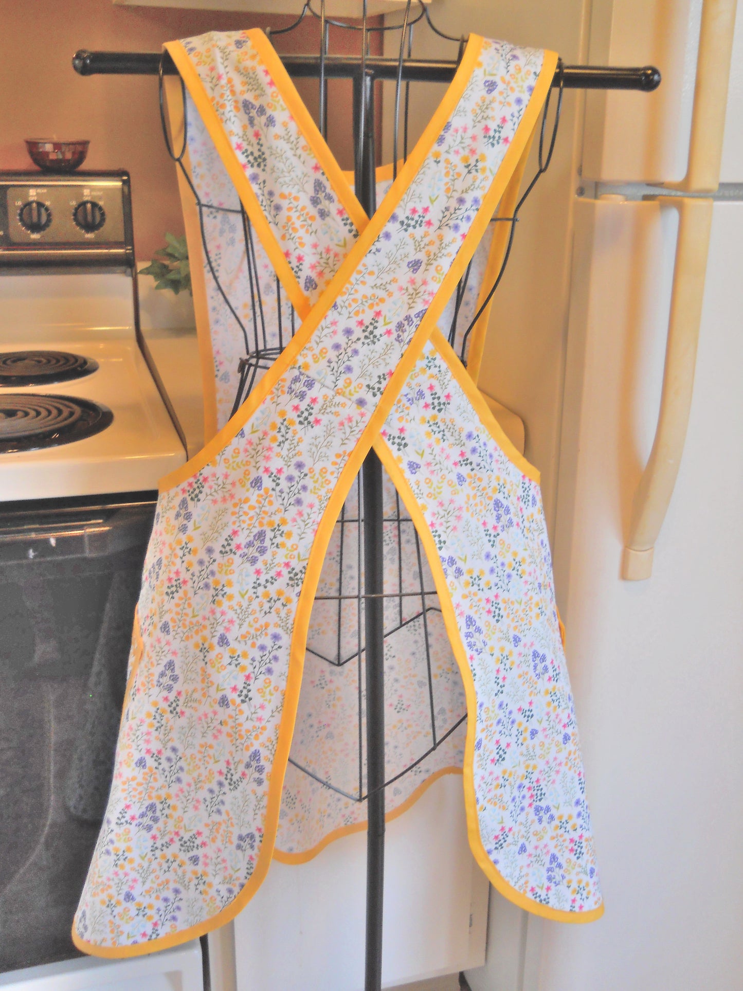 Grandma Style Old Fashioned Crossover No Tie Apron with Wildflowers in Medium