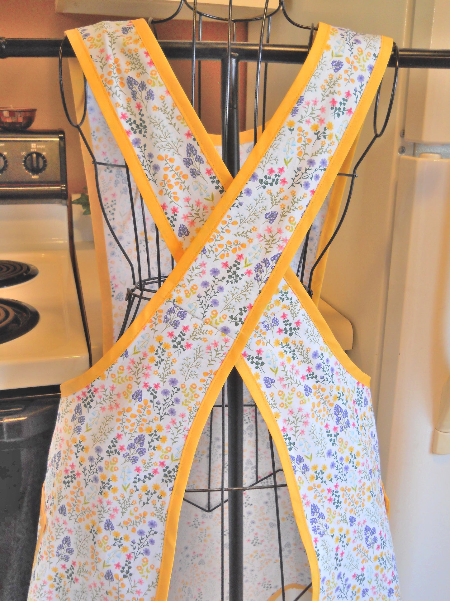 Grandma Style Old Fashioned Crossover No Tie Apron with Wildflowers in Medium