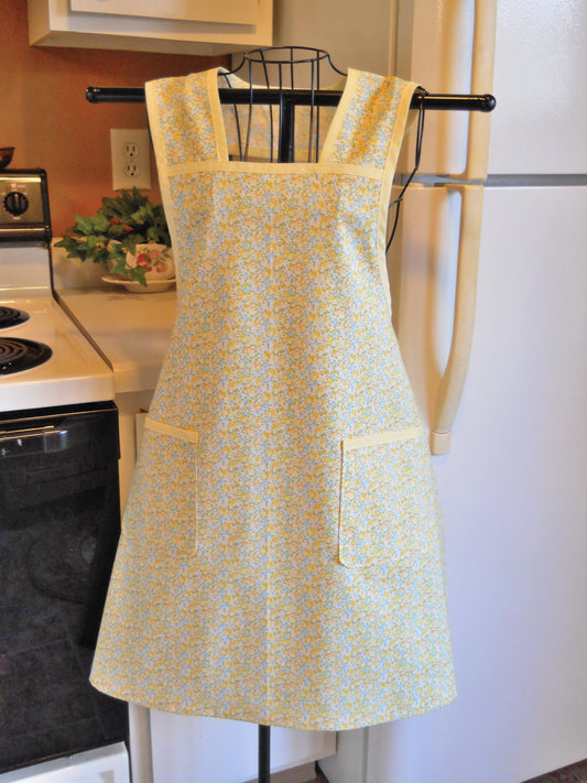 Old Fashioned Vintage Style Full Apron in Yellow Floral size Large