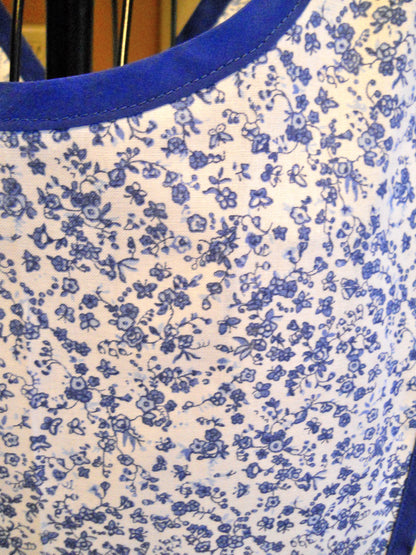 Old Fashioned Vintage Style Crossover No Tie Apron in Blue Floral in XL