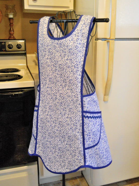 Old Fashioned Vintage Style Crossover No Tie Apron in Blue Floral in XL