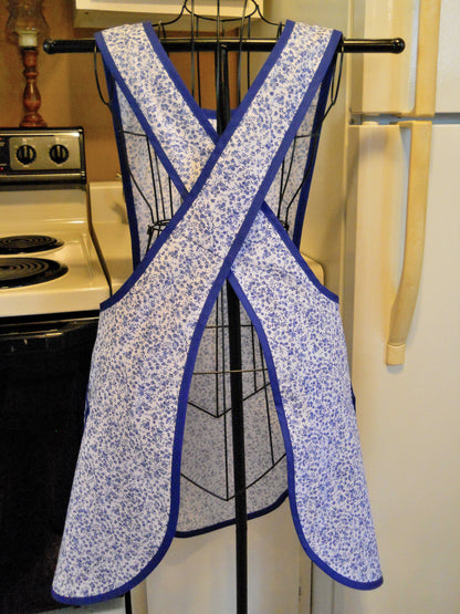 Old Fashioned Vintage Style Crossover No Tie Apron in Blue Floral in XL