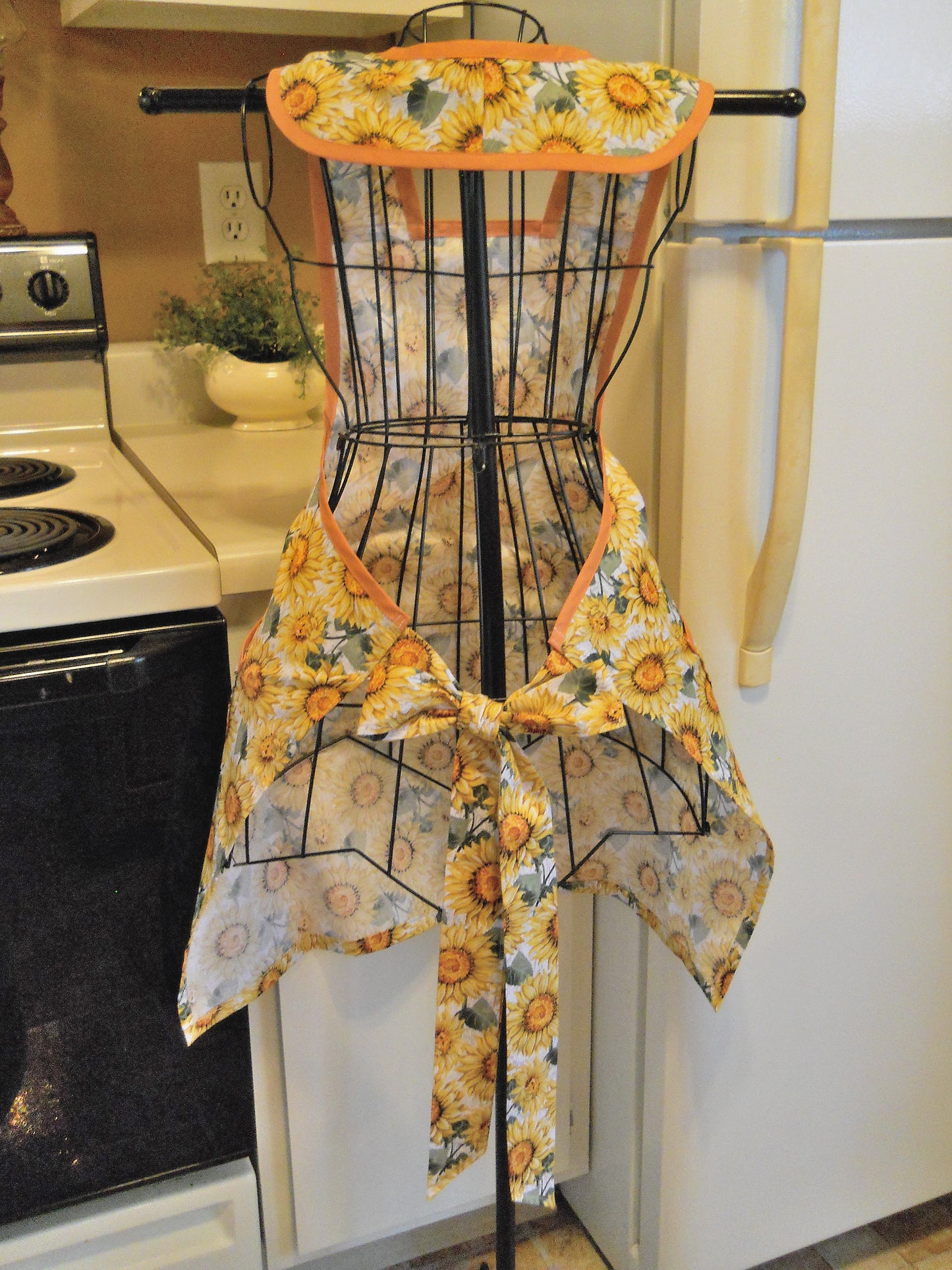 Vintage Style Full Apron with Sunflowers in Large