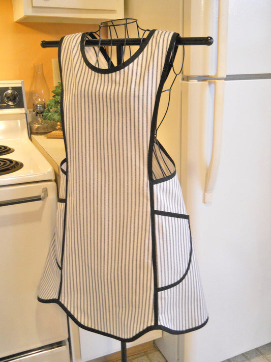 Old Fashioned Crossover No Tie Apron in Black and Ecru Ticking in Medium